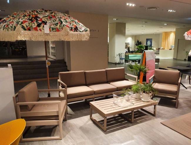 Комплект пластиковой мебели Mykonos XL бежевый, светло-коричневый Комплект пластиковой мебели Mykonos XL бежевый, светло-коричневый