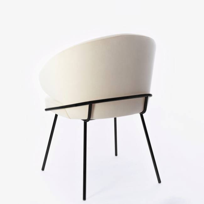 Дизайнерский стул Cosmos бежевый, основание металл черный матовый